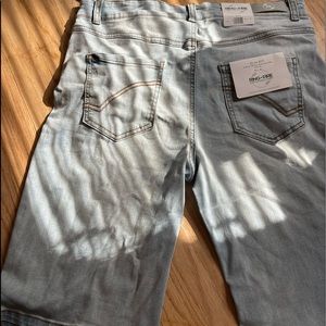 Light blue slim jean shorts